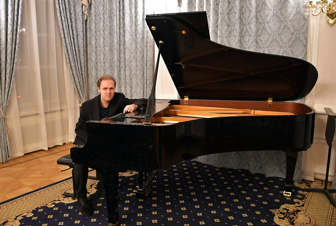 Александр Чернов пианист