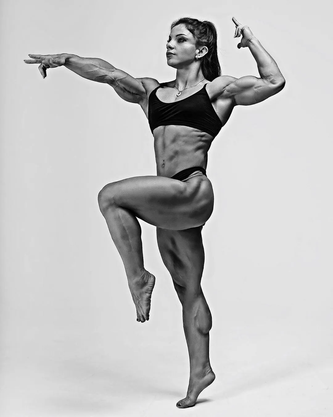 Anastasia Leonova muscle