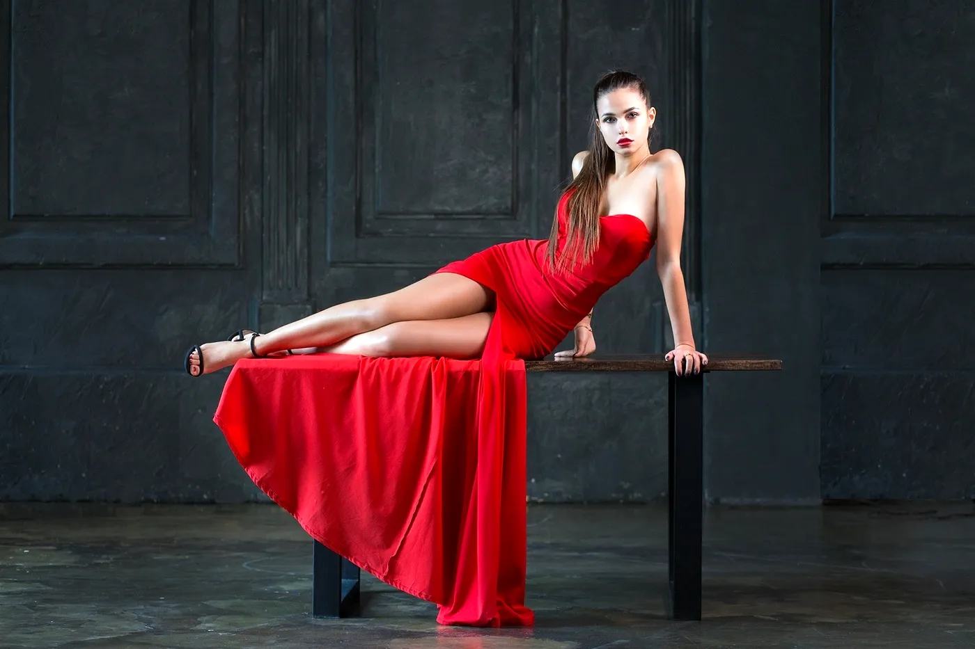 Анна Ковальчук в Красном платье