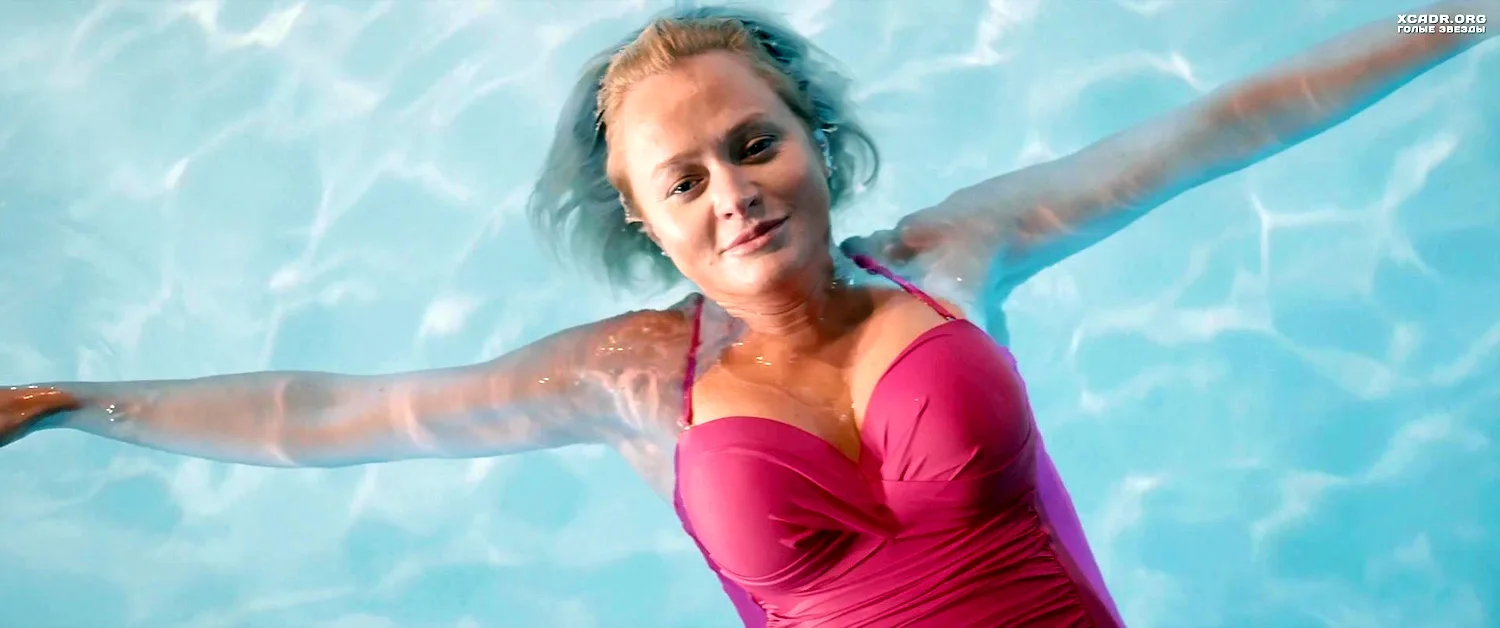 Анна Михалкова в купальнике