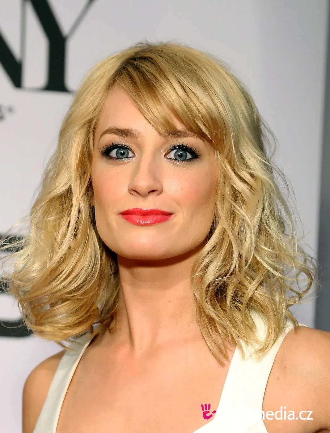 Beth Behrs Style