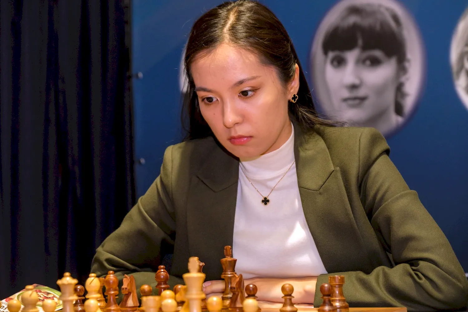 Чемпионка Мирра среди женьщин по шахматам 2021
