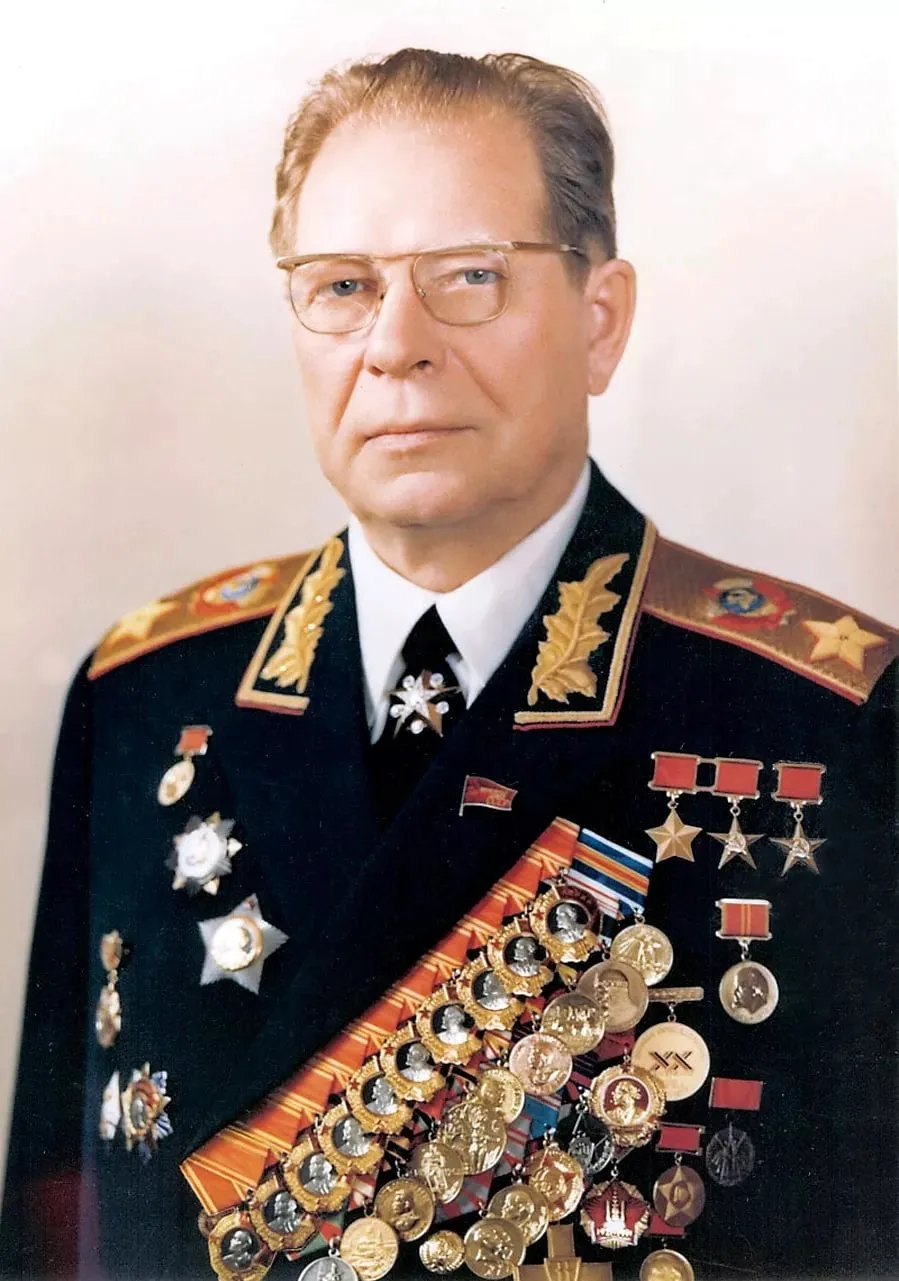 Дмитрий Федорович Устинов министр обороны СССР