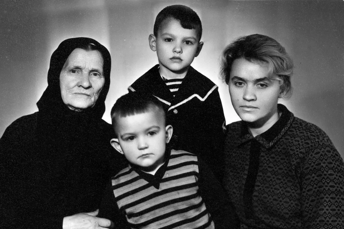 Евгений Дятлов с семьей