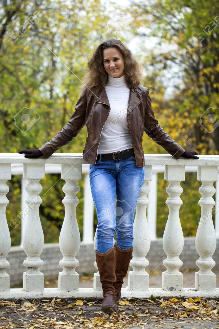 Ирина Сотикова дорожный патруль в джинсах