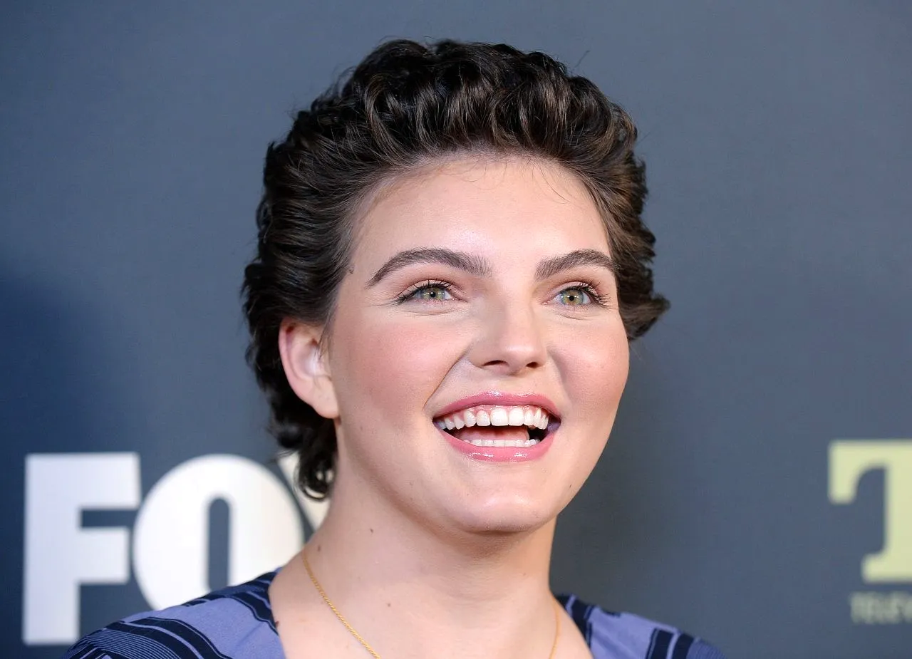 Camren bicondova 2022