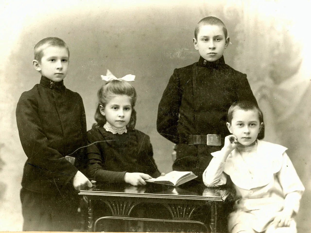Константин Воробьев с семьей