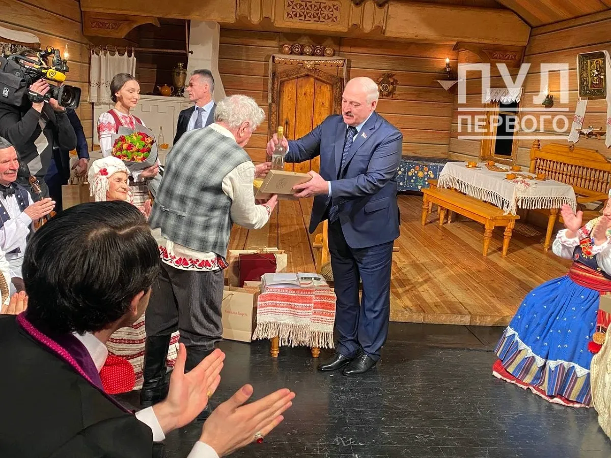 Лукашенко в Купаловском театре