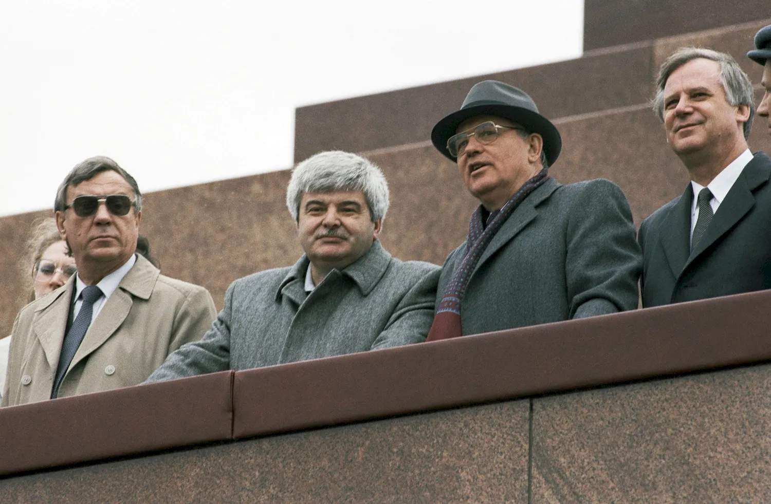 Михаил Горбачев на трибуне мавзолея