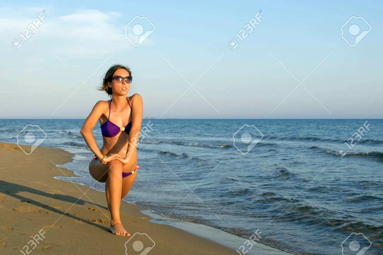 Ольга Башмарова в купальнике на пляже