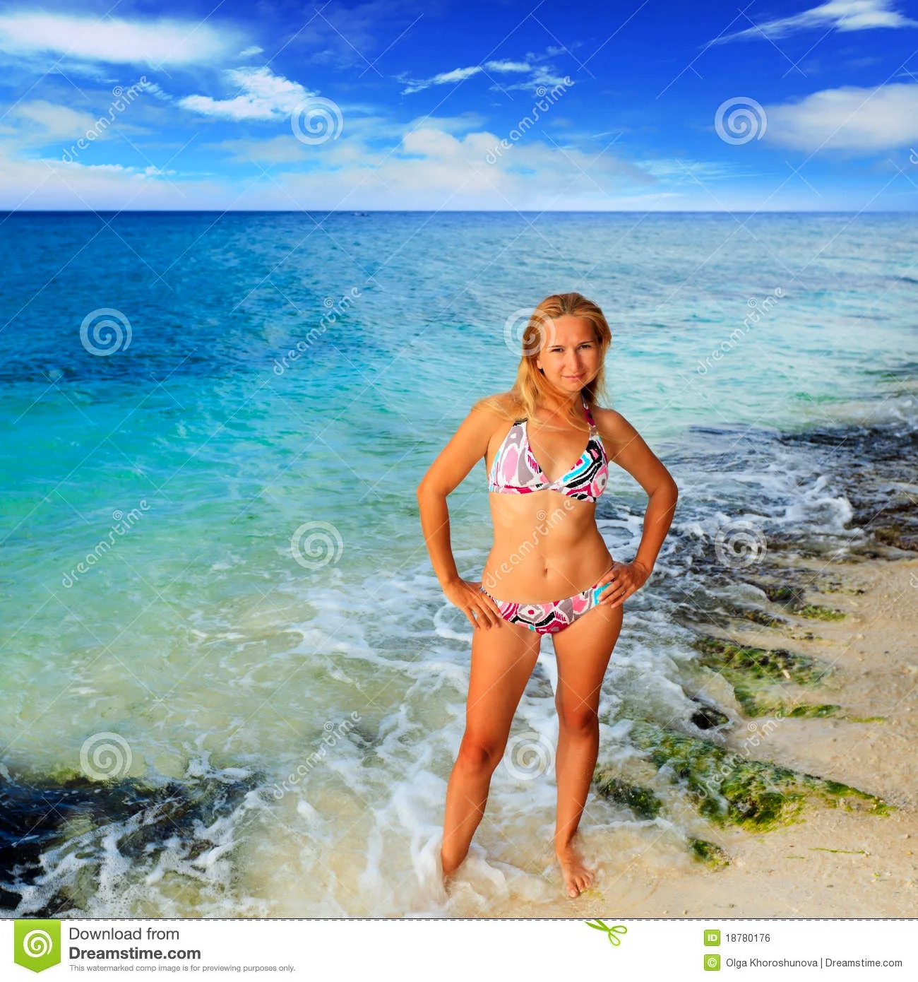 Ольга Копосова в купальнике на пляже