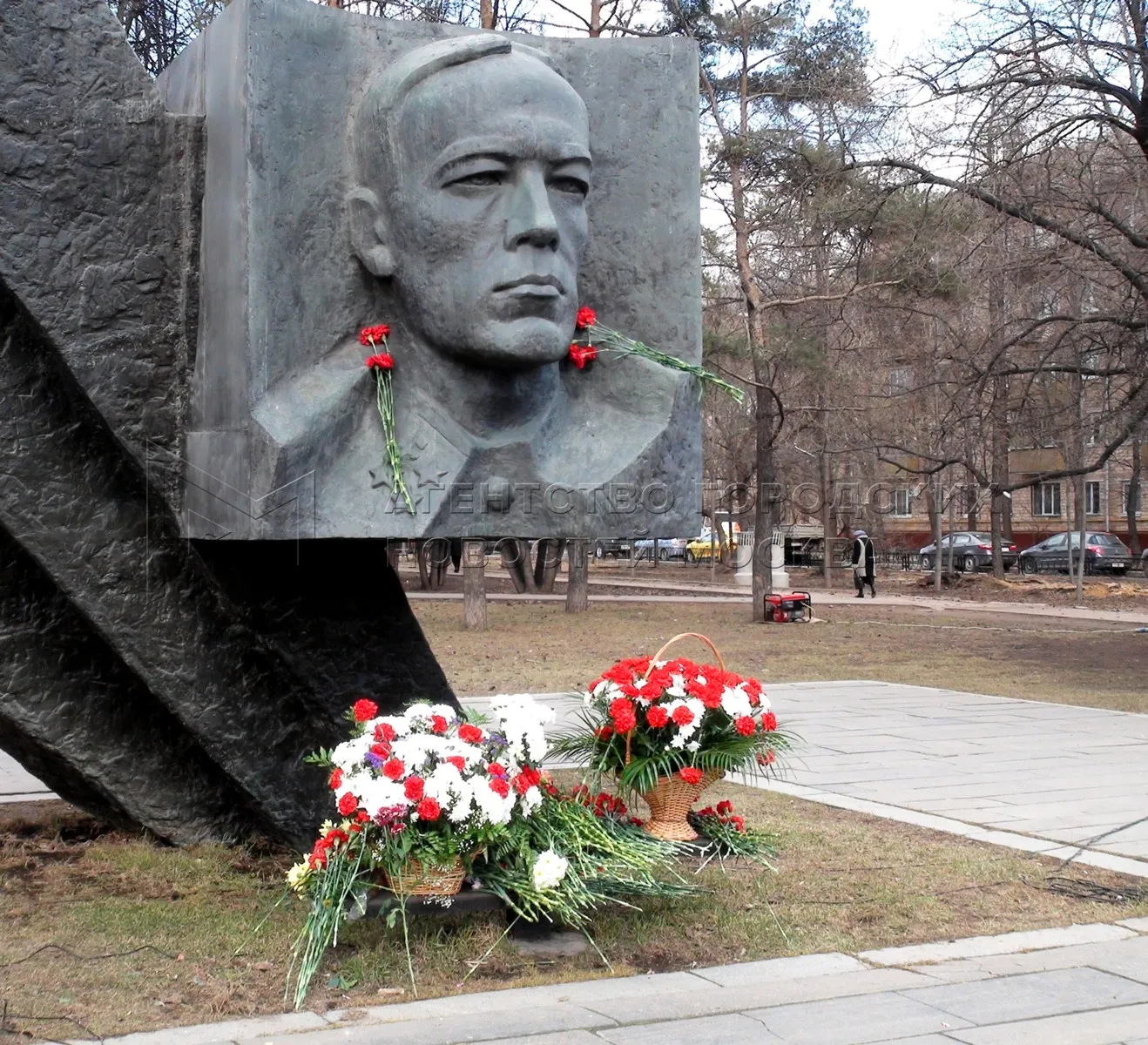 Памятник генералу Карбышеву в Москве