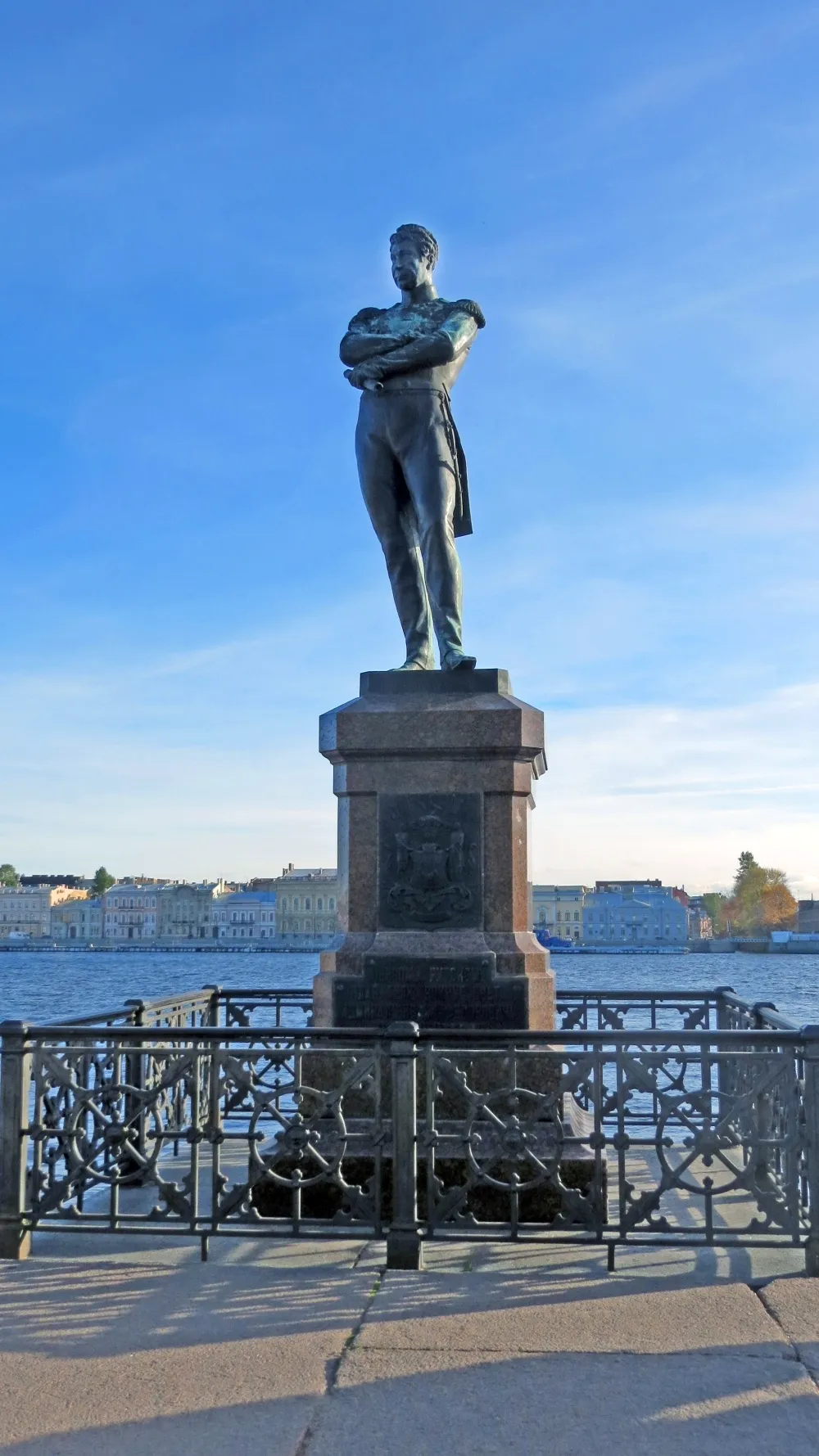Памятник и ф Крузенштерну в Санкт-Петербурге