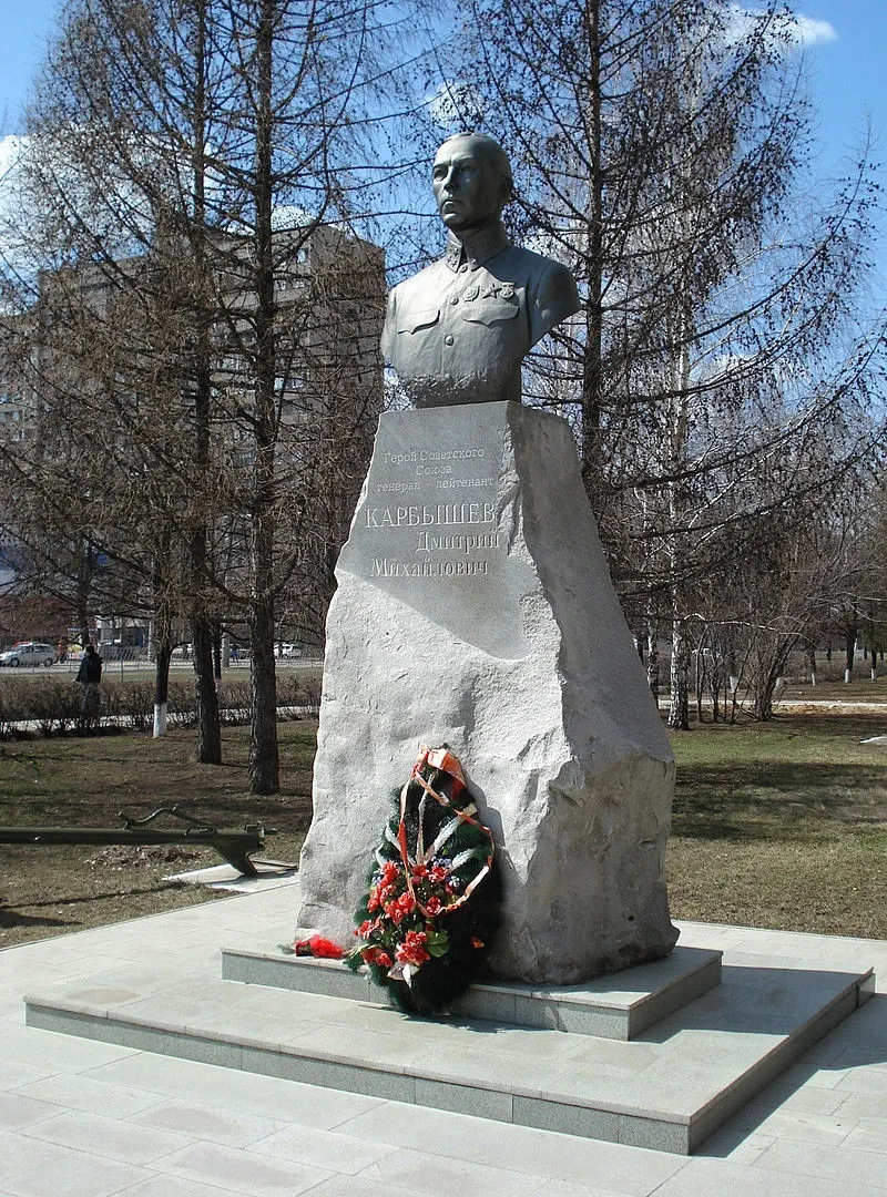 Памятник Карбышеву генералу в Тольятти