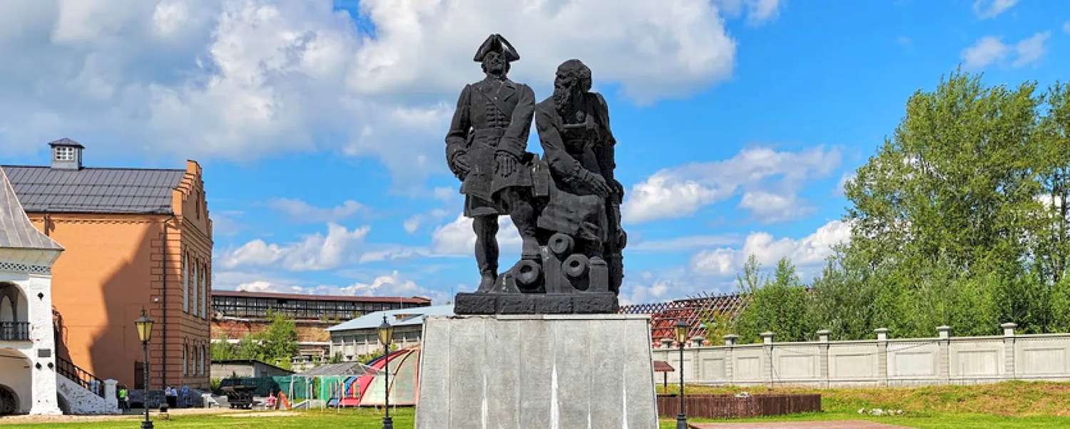 Памятник Петру i и Никите Демидову в Невьянске