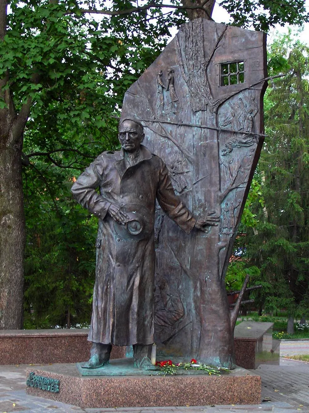 Памятник Воробьеву в Курске