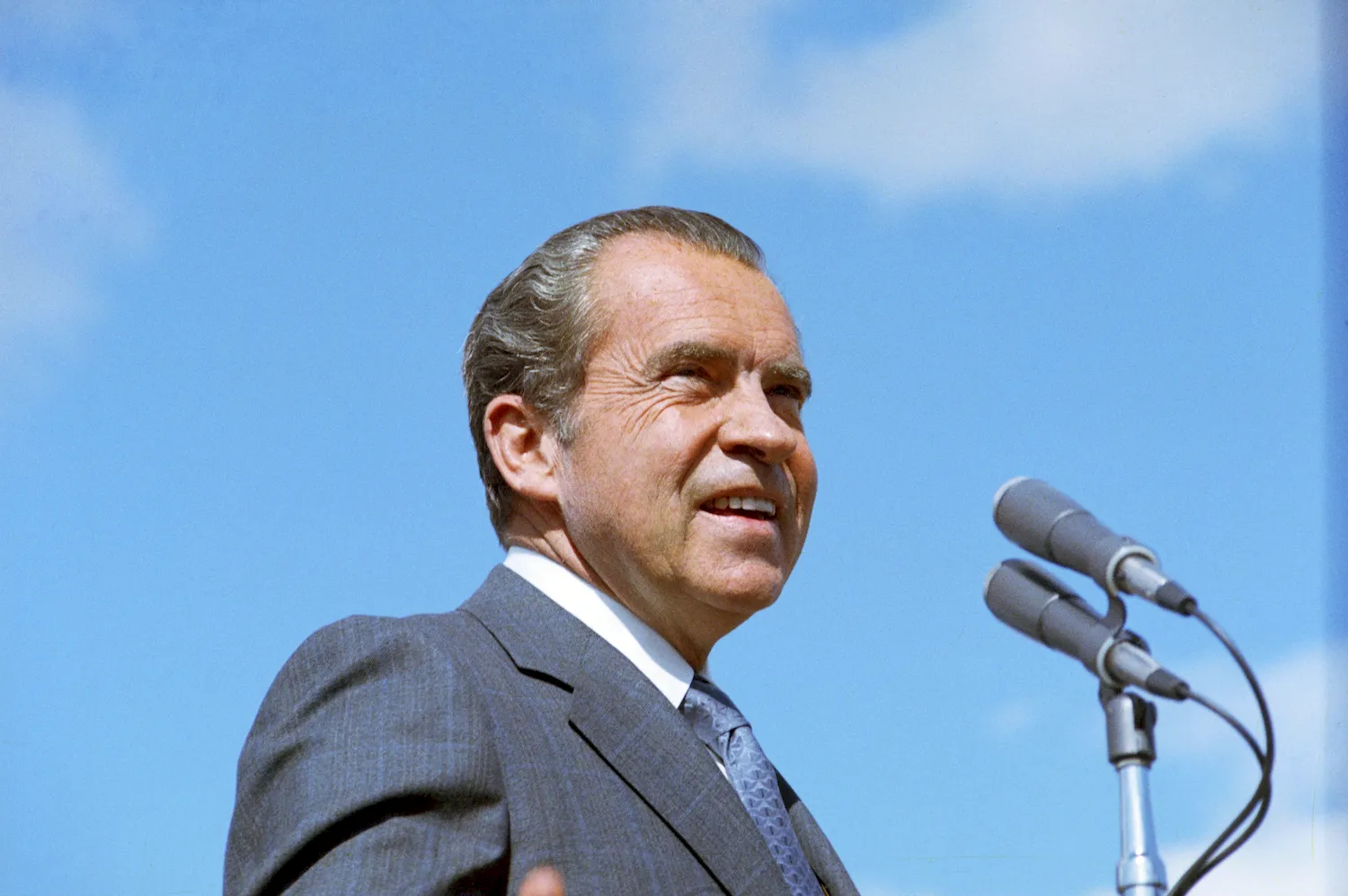 Ричард Никсон палец вверх