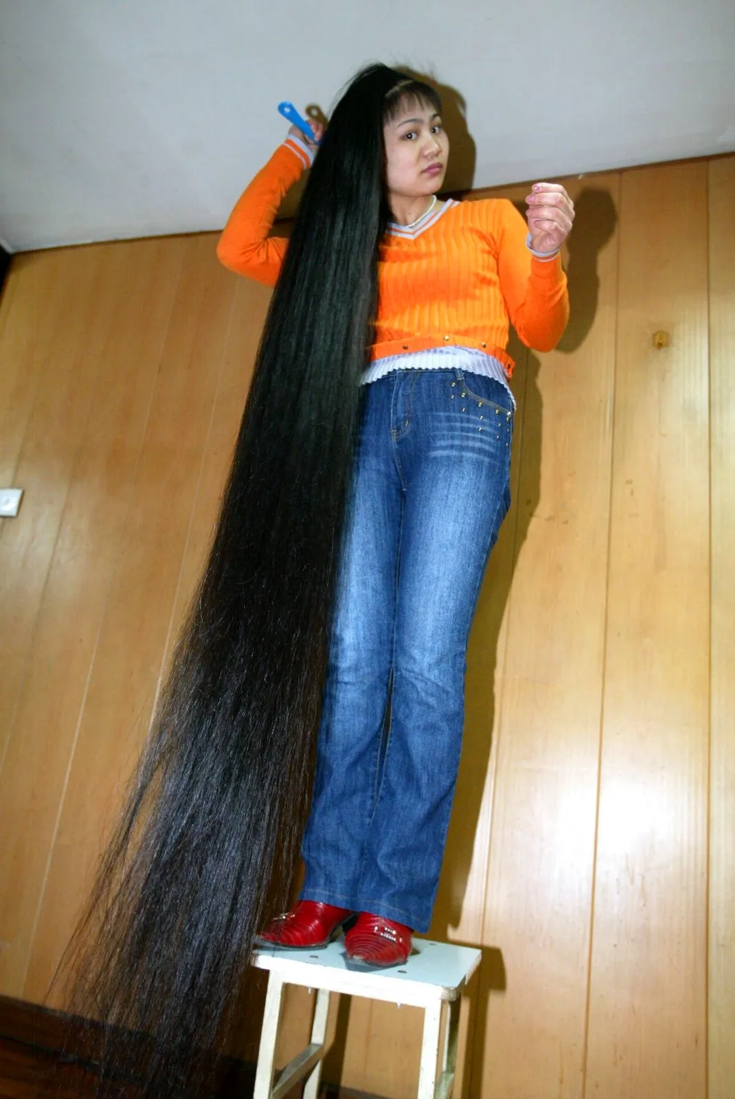 Самые длинные волосы у девочек