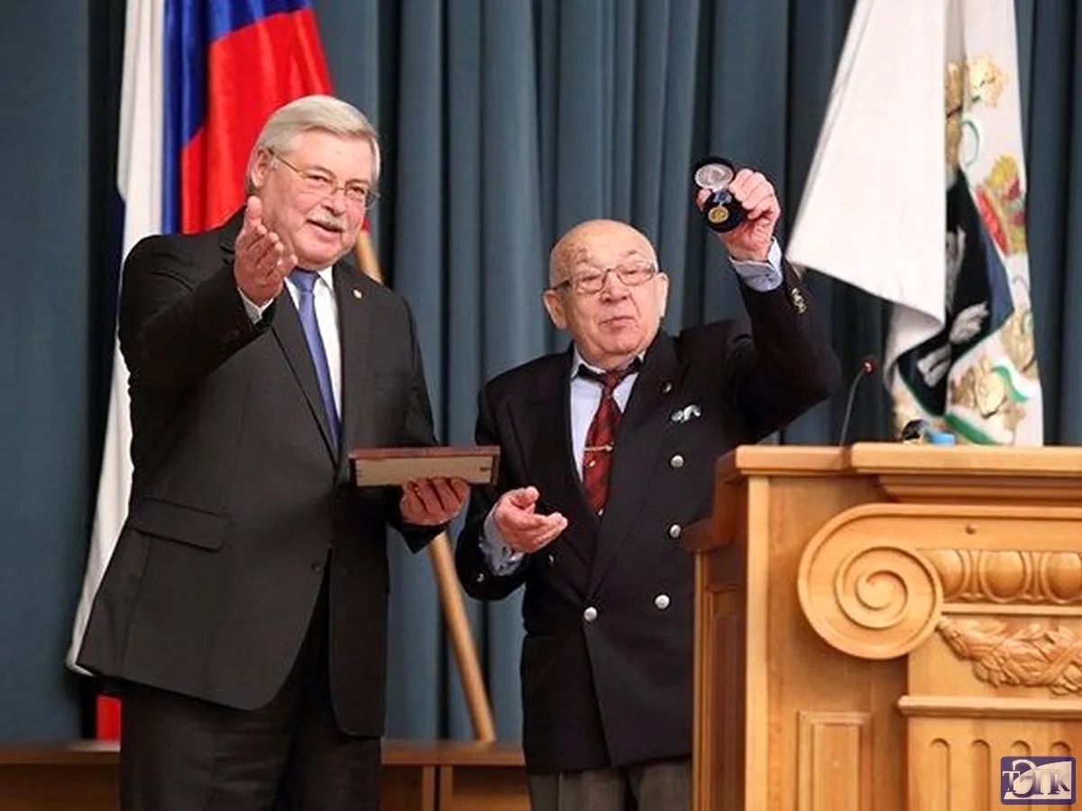 Щедро награждает