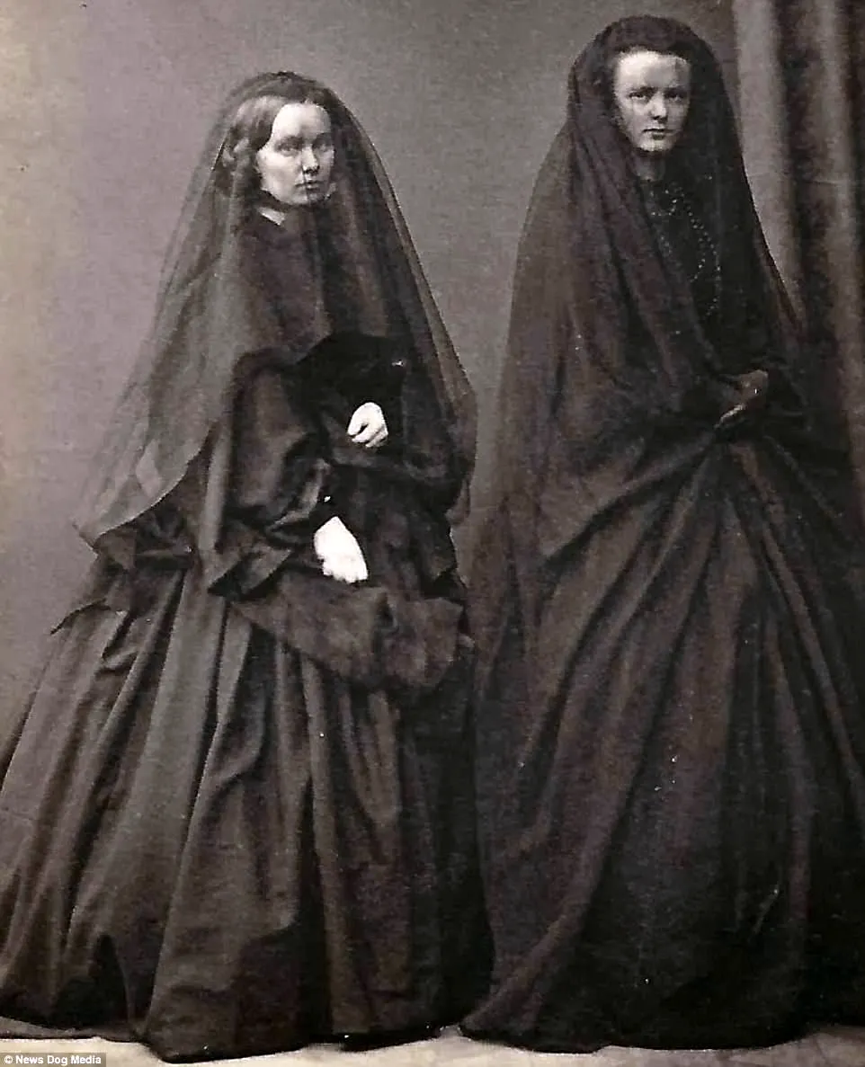 Траурное платье 19 век Англия