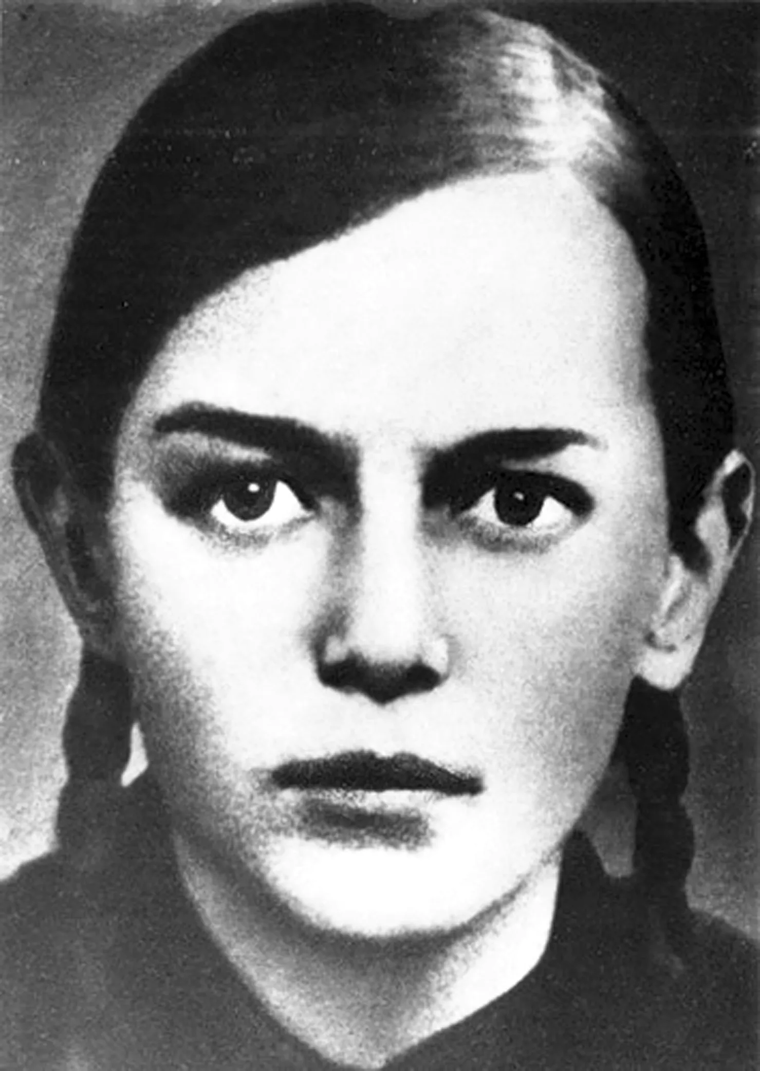 Зина Портнова (1926-1944)