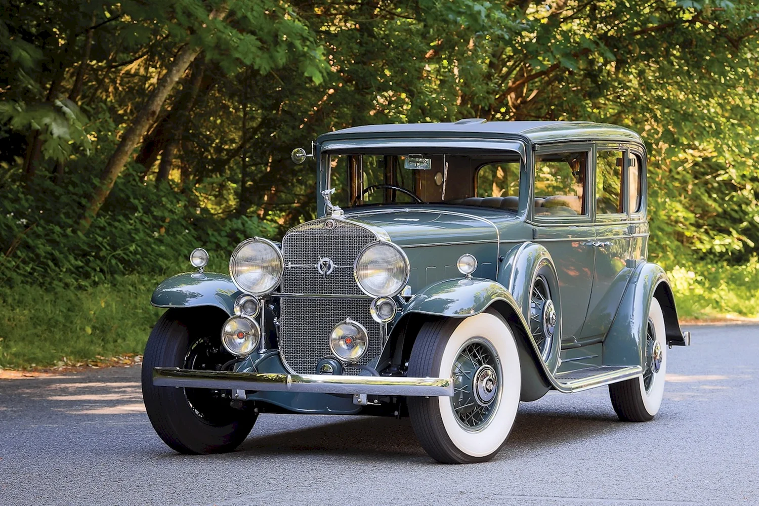 1931 Cadillac v12-370-a 5-Passenger-sedan