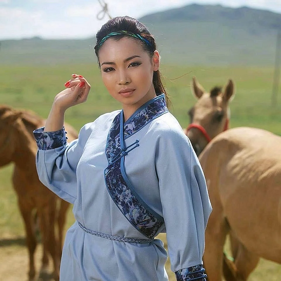 А.Түмэн-Өлзий - монгольская певица.