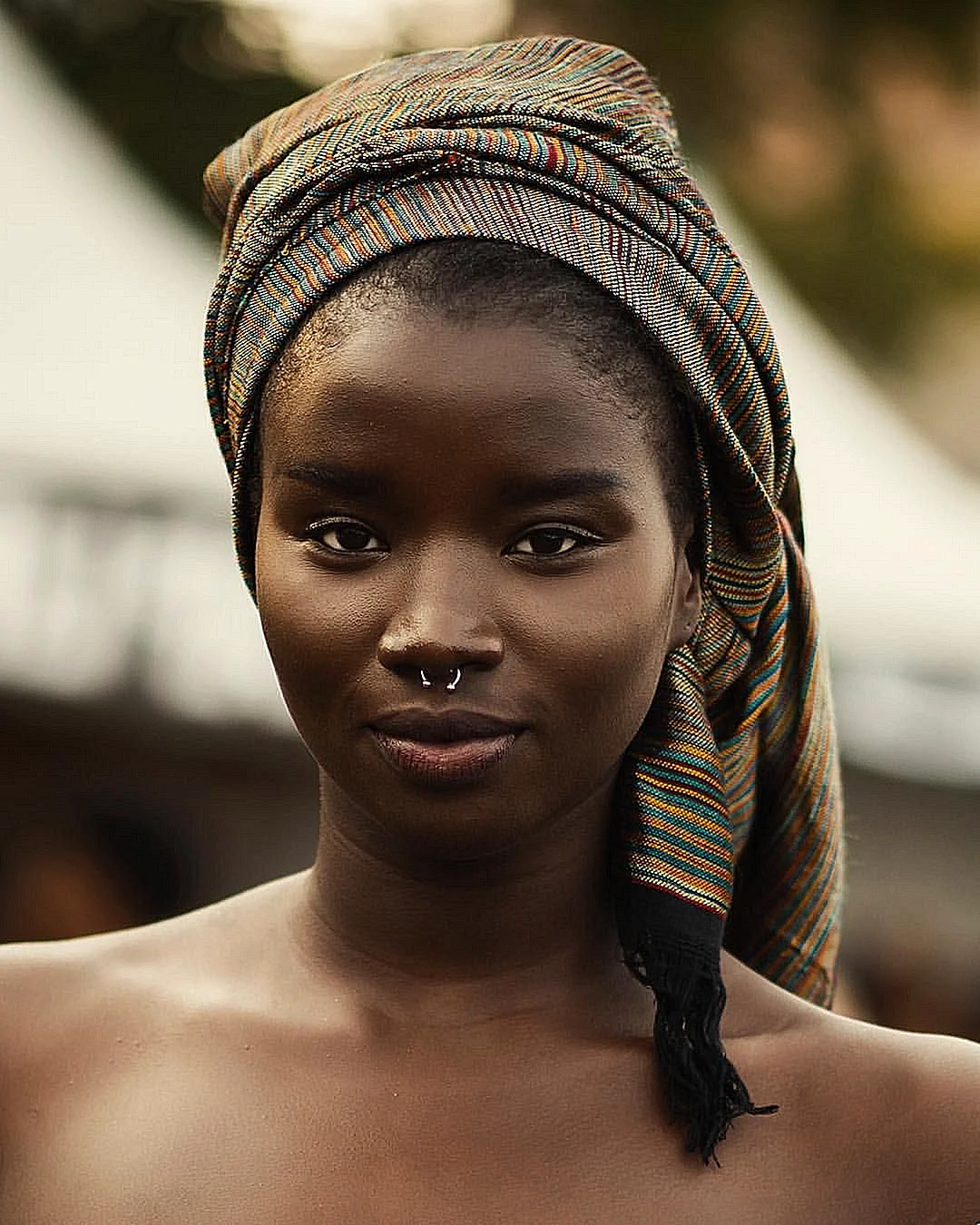 Африканская внешность девушки