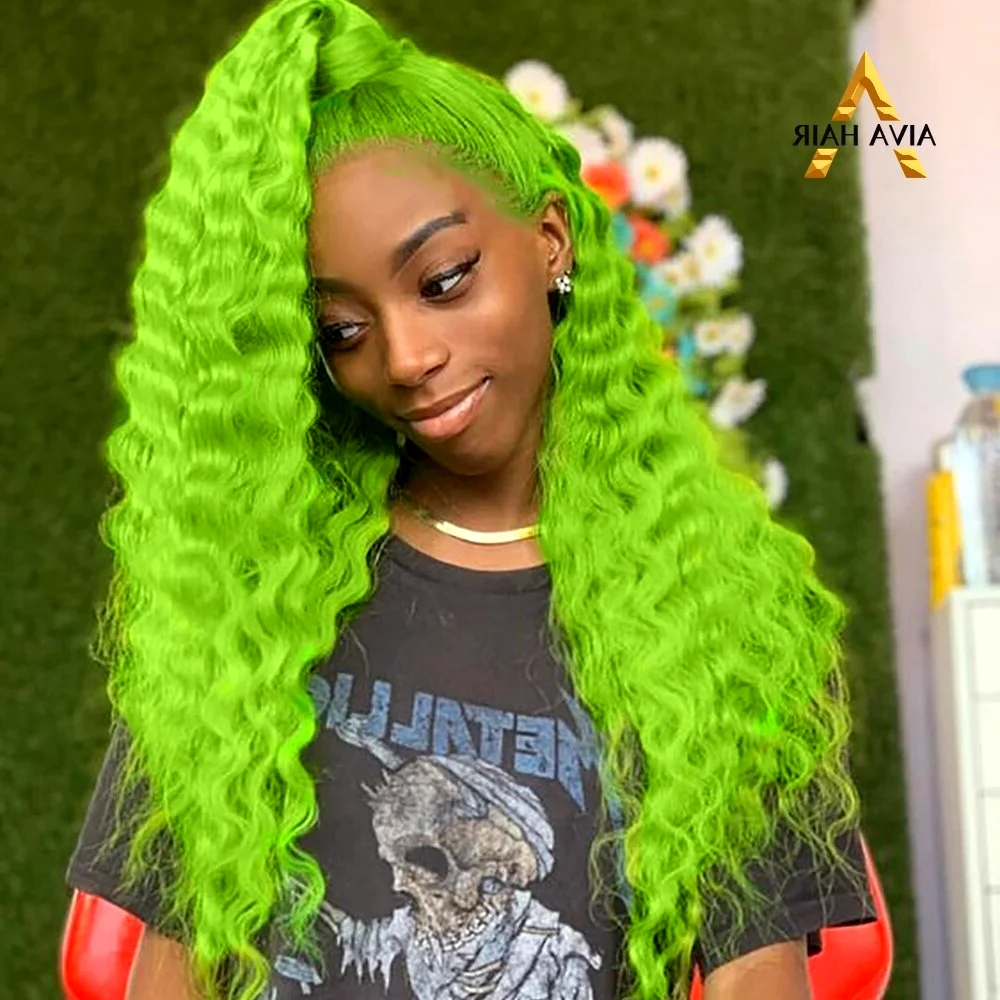 Афроамериканка с зелёными волосами