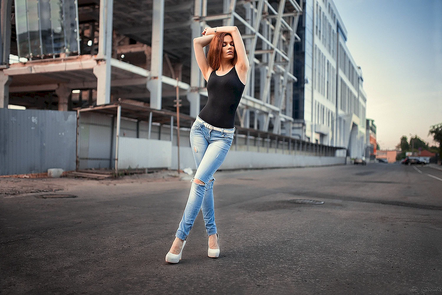 Александра Стэн в джинсах