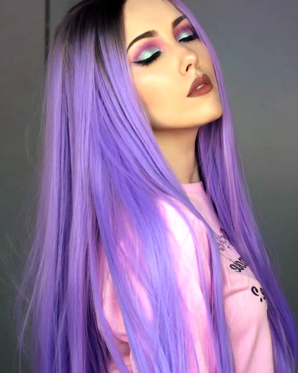 Алина Олешева с фиолетовыми волосами