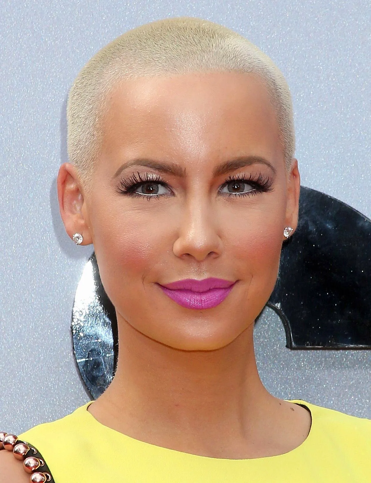 Лысая прическа. Amber Rose. Эмбер Роуз лысая. Эмбер Роуз Смит. Лысая Роуз Эмбер Роуз.