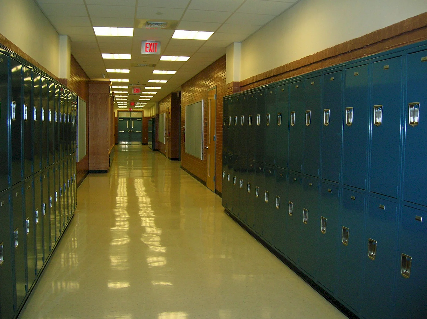 Американская школа коридор шкафчики