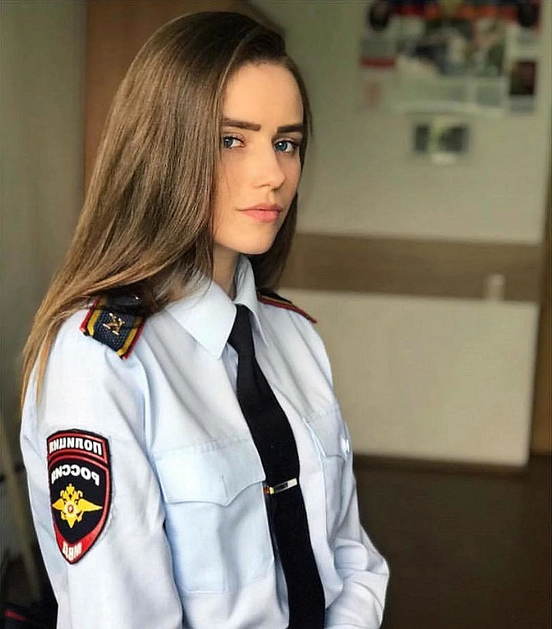 Анастасия Тюнина в форме полиции