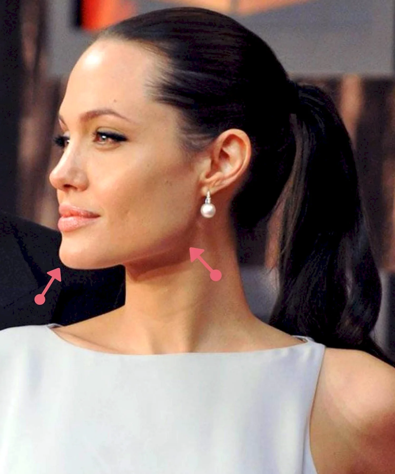Анджелина Джоли с хвостом