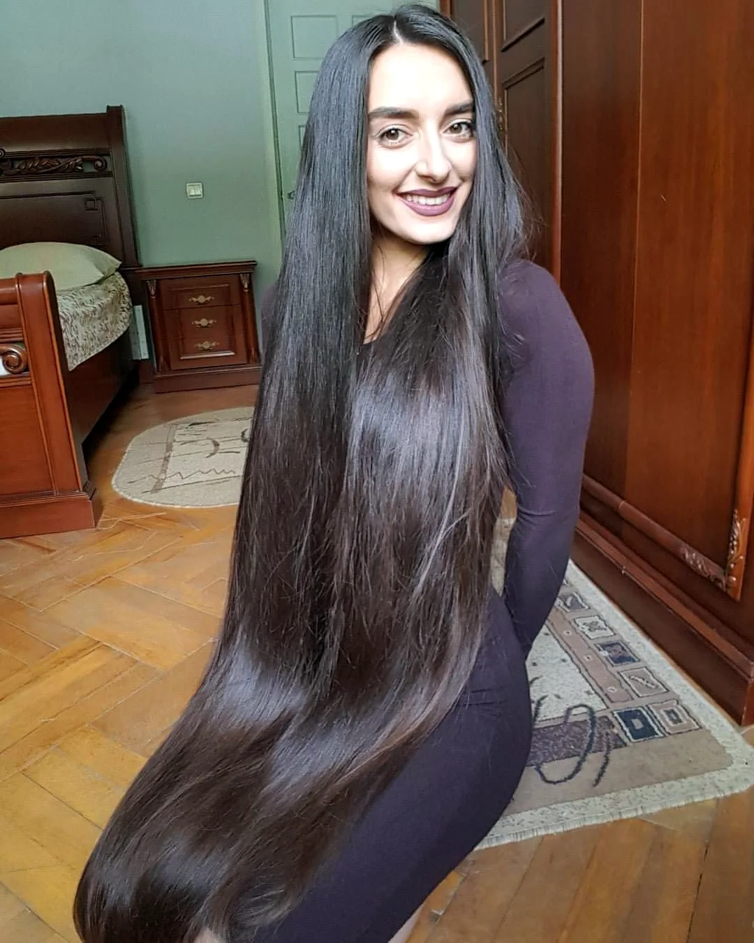 Анна Велис длинные волосы
