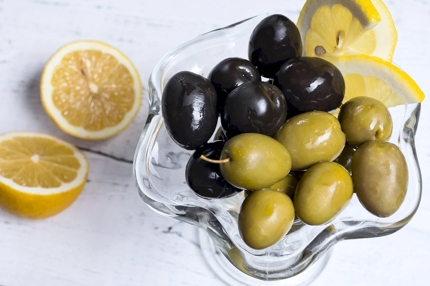 Антипасти оливки маслины черри