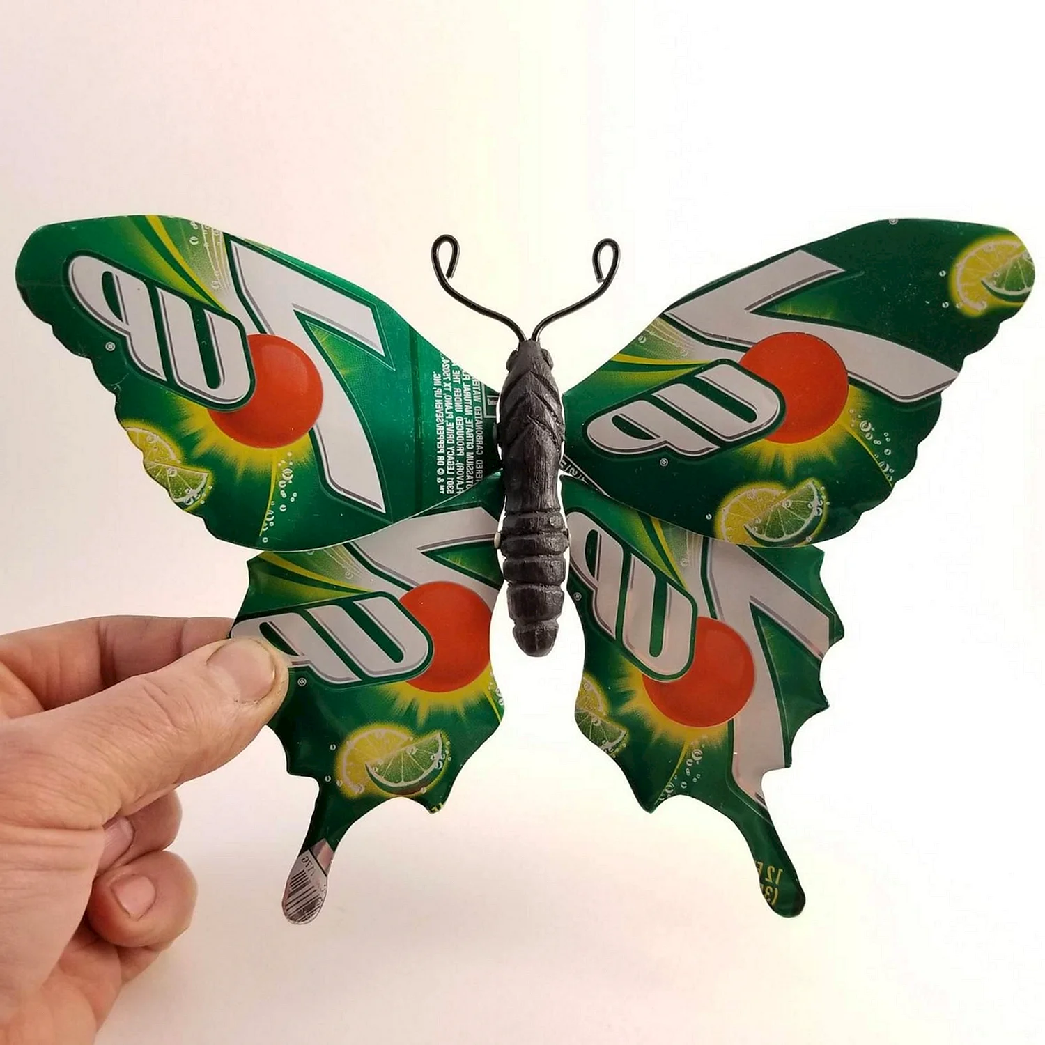 Бабочка из алюминиевой банки