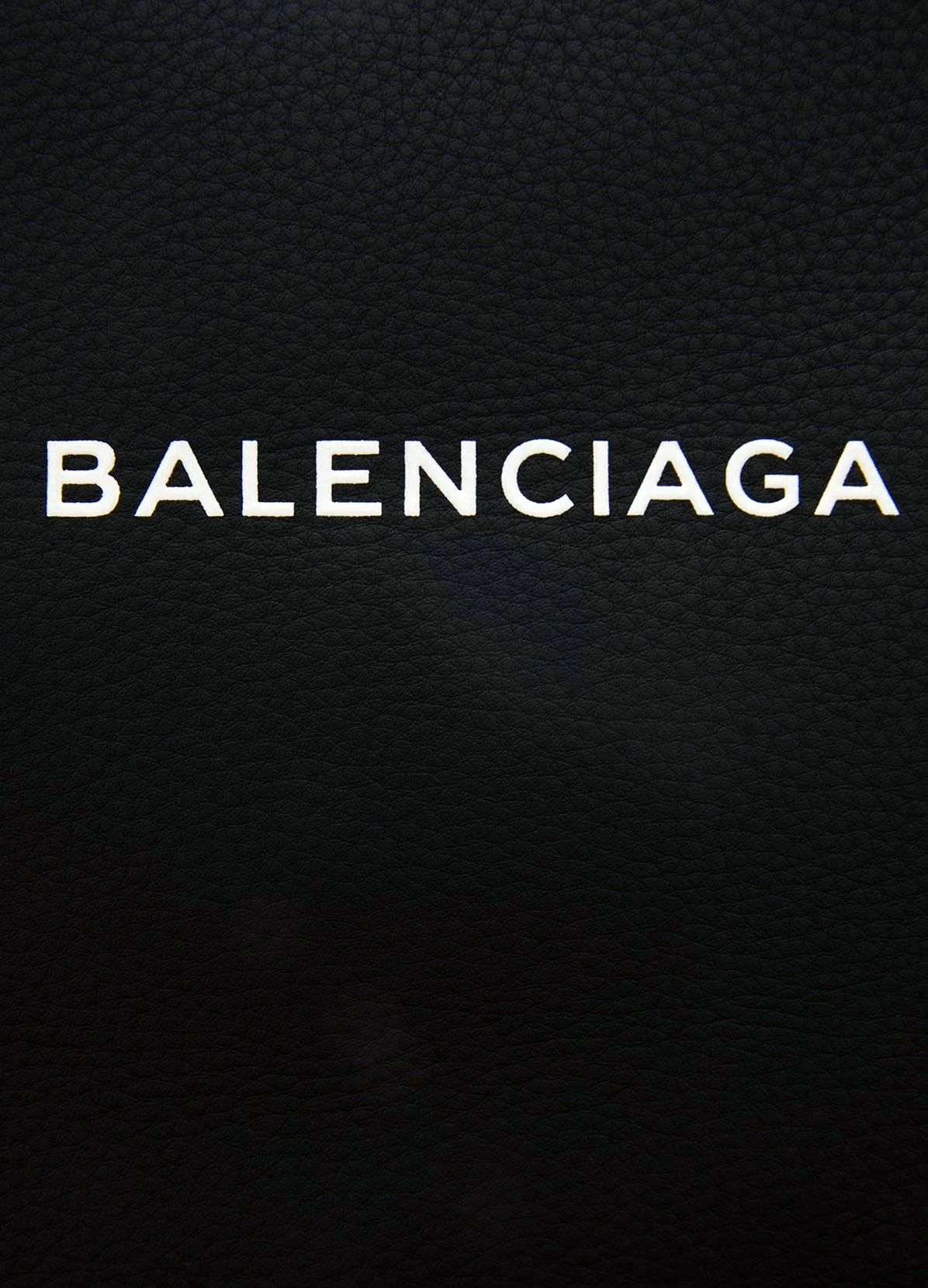 Balenciaga надпись
