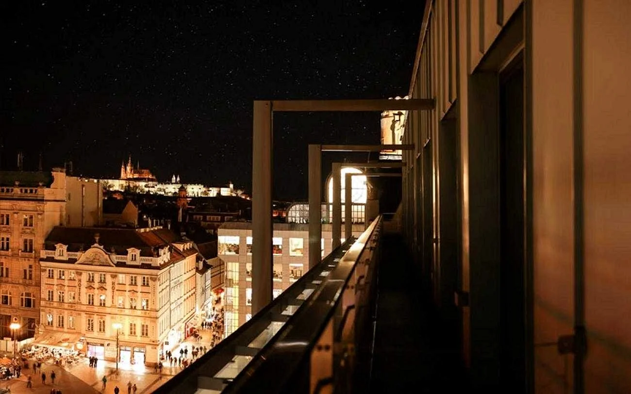 Балкон ночью
