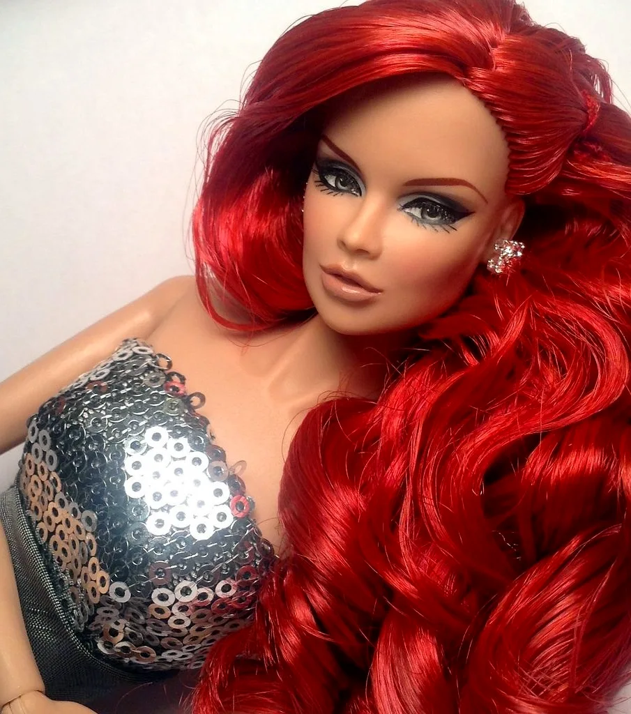 Барби с красными волосами