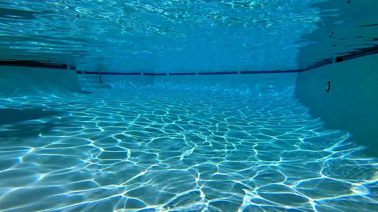 Бассейн под водой
