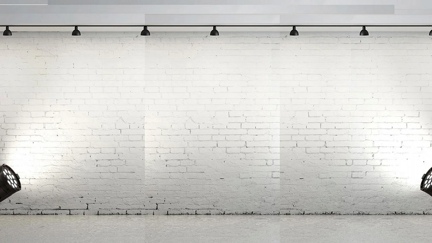 Белая кирпичная стена с подсветкой