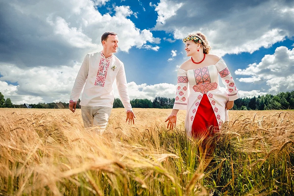Белорус и белоруска в национальной одежде