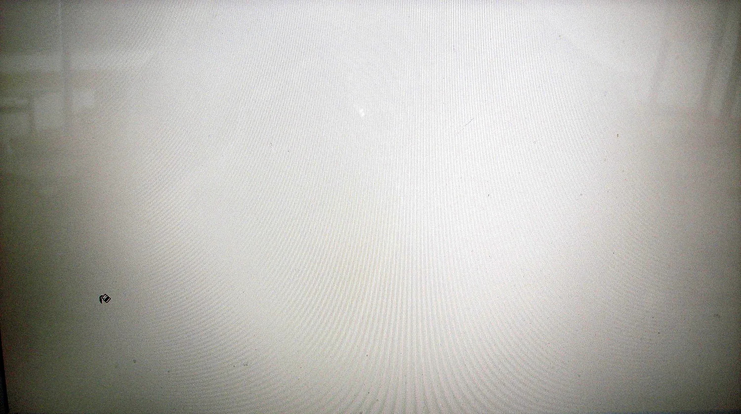 Белый экран