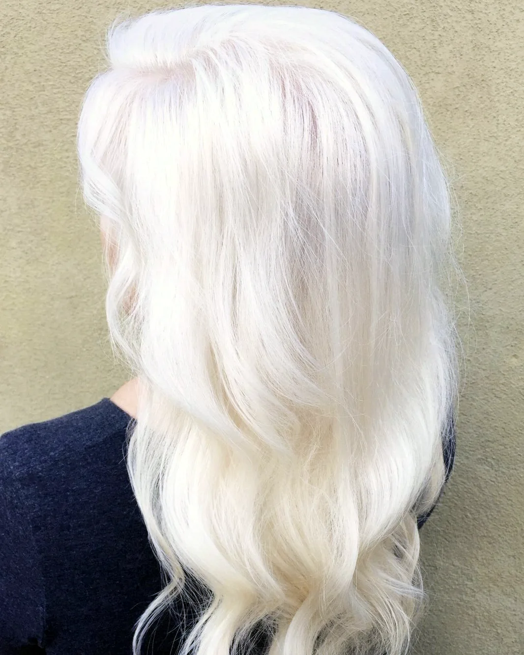 Белый цвет волос