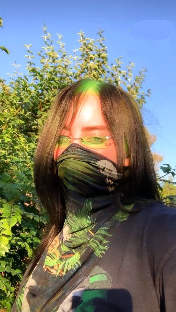 Billie Eilish 2019 зеленые волосы