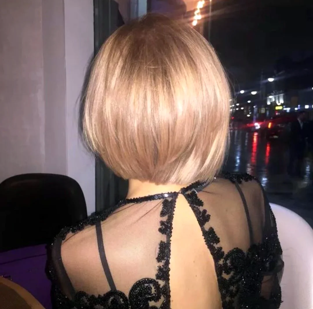 Фото блондинки с каре сзади для заставки