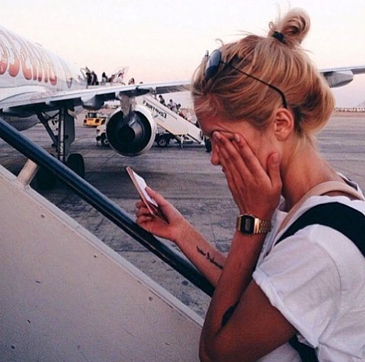 Блондинка в аэропорту