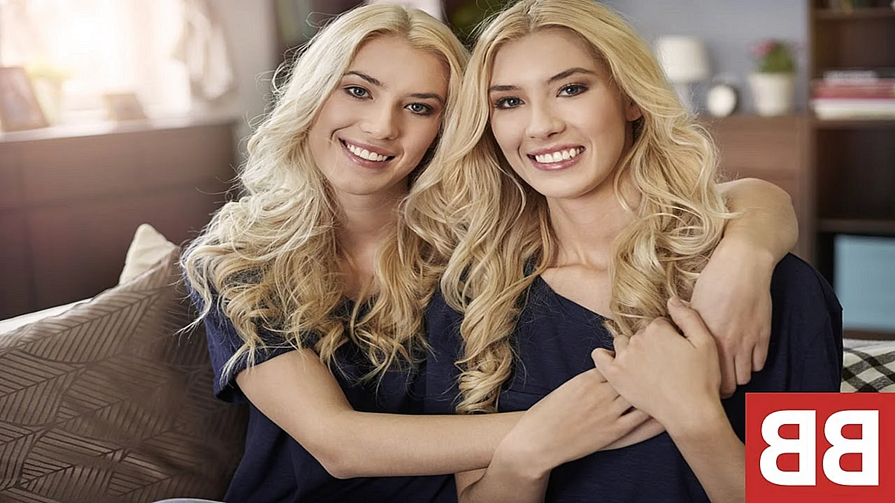 Блондинки близняшки певицы